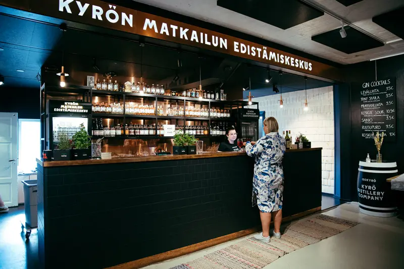 Kyrö Distilleryn baari yritystilaisuuksiin Isossakyrössä